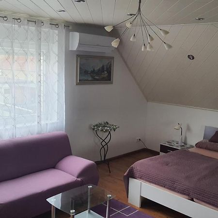 Nettes 2- Zimmer Apartment Sehnde Bagian luar foto