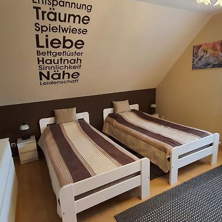 Nettes 2- Zimmer Apartment Sehnde Bagian luar foto