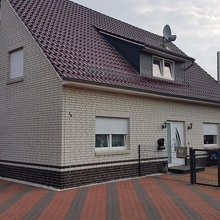 Nettes 2- Zimmer Apartment Sehnde Bagian luar foto