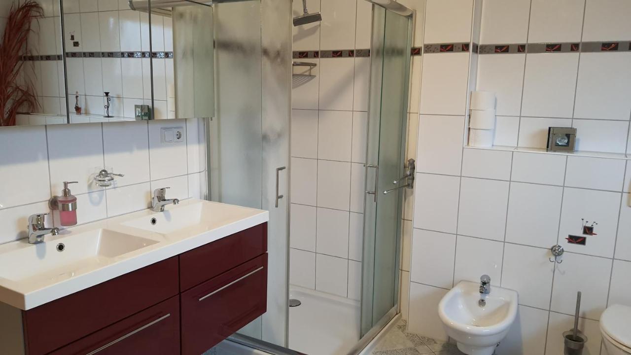 Nettes 2- Zimmer Apartment Sehnde Bagian luar foto