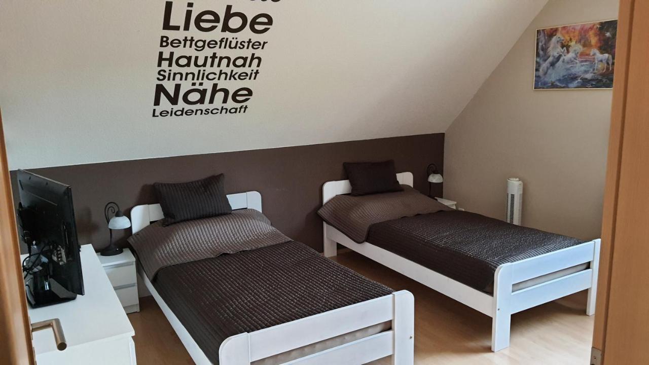 Nettes 2- Zimmer Apartment Sehnde Bagian luar foto