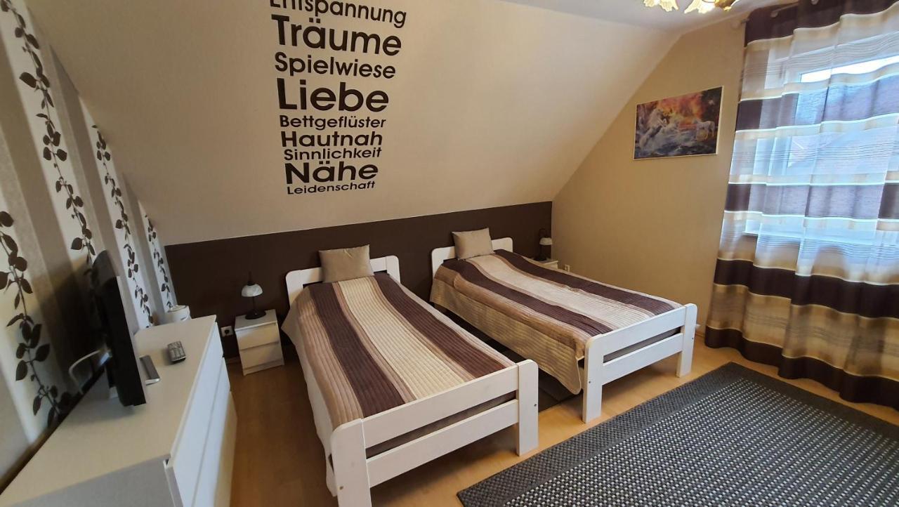 Nettes 2- Zimmer Apartment Sehnde Bagian luar foto