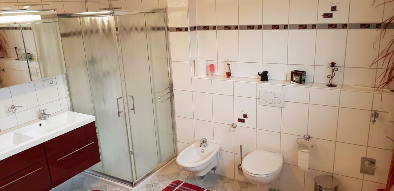 Nettes 2- Zimmer Apartment Sehnde Bagian luar foto