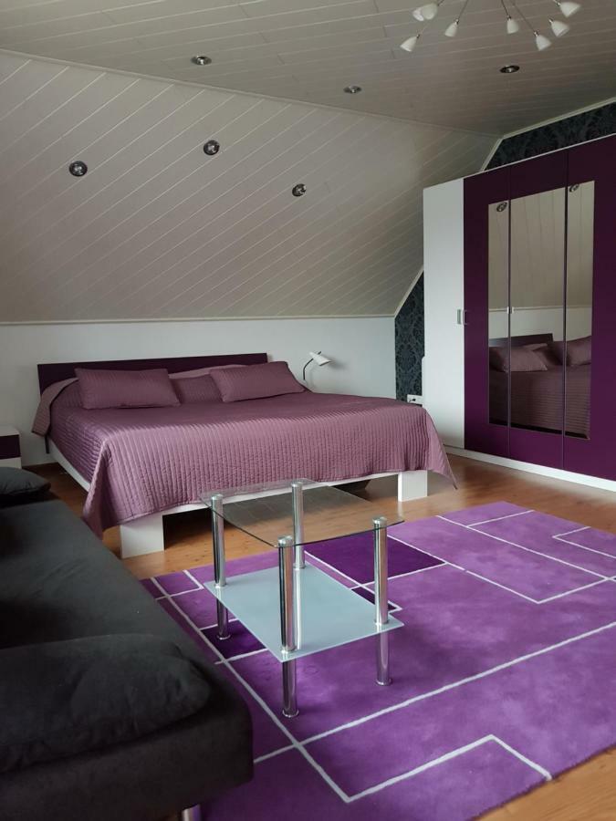 Nettes 2- Zimmer Apartment Sehnde Bagian luar foto